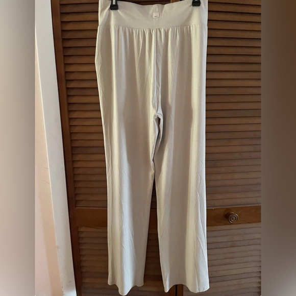 Vuori Women's Pants Lux At Ease Straight Leg Suede Color SZ M - Picture 5 of 5